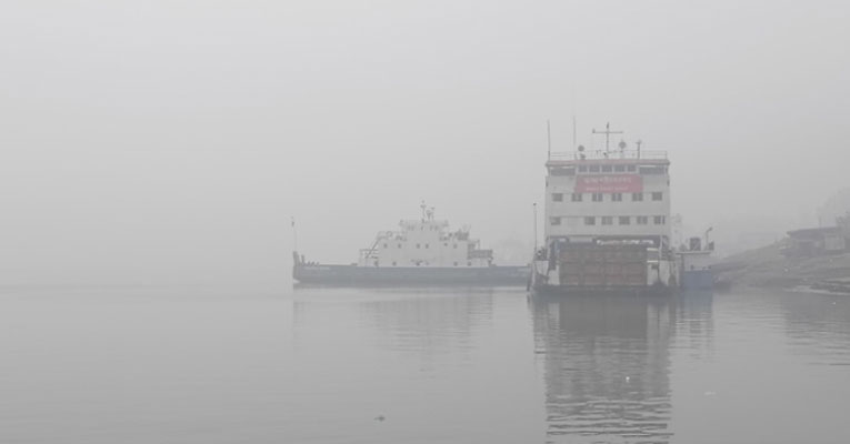 ঘন কুয়াশায় দেশের তিন রুটে ফেরি বন্ধ