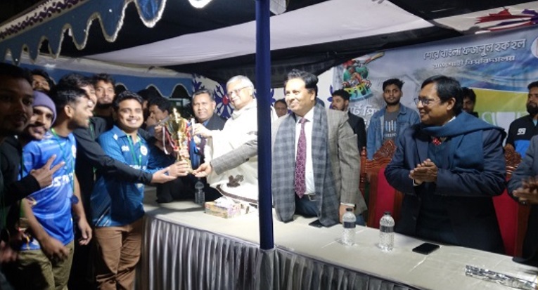 রাজশাহী বিশ্ববিদ্যালয়ে শর্টপিচ ক্রিকেট টুর্নামেন্ট’র পুরস্কার বিতরণ
