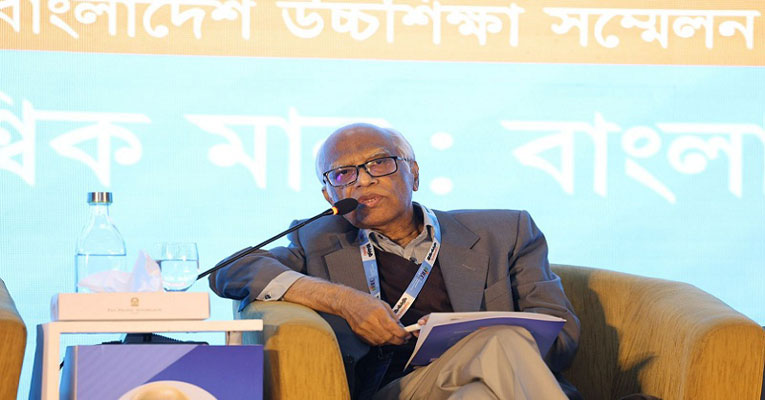 বিশ্ববিদ্যালয়ে রাজনৈতিক আলাপ বেশি