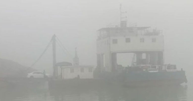 ঘন কুয়াশায় পাটুরিয়া-দৌলতদিয়ায় ফেরি চলাচল বন্ধ