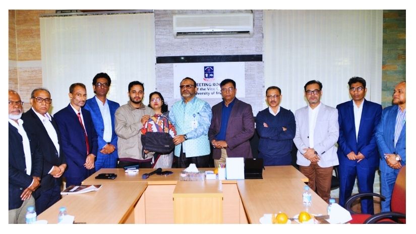 ঢাবিকে মুগ্ধ ও ফাইয়াজের ব্যবহৃত জিনিসপত্র হস্তান্তর করলো পরিবার