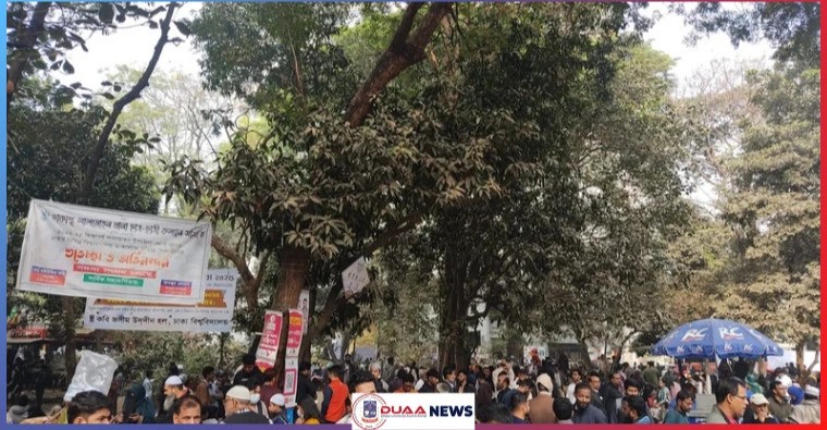 ঢাবির কলা ইউনিটের ভর্তি পরীক্ষা শুরু, অপেক্ষায় অভিভাবকরা