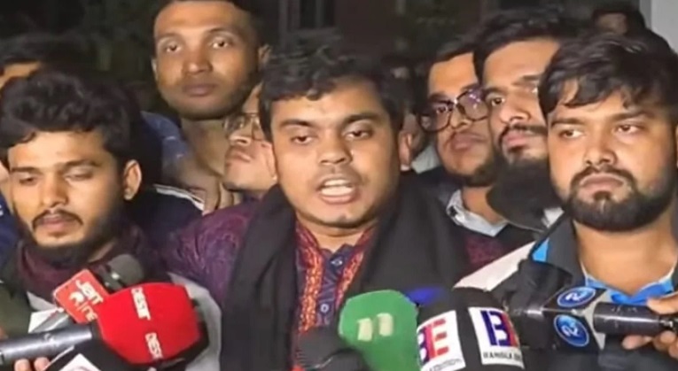 নিউমার্কেট থানা ঘেরাওয়ের ঘোষণা সাত কলেজ শিক্ষার্থীদের