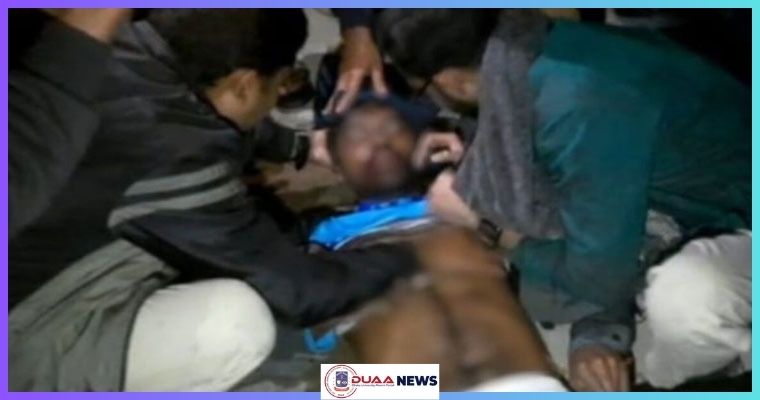 হলের নামফলক ভাঙতে গিয়ে শিক্ষার্থী আহত