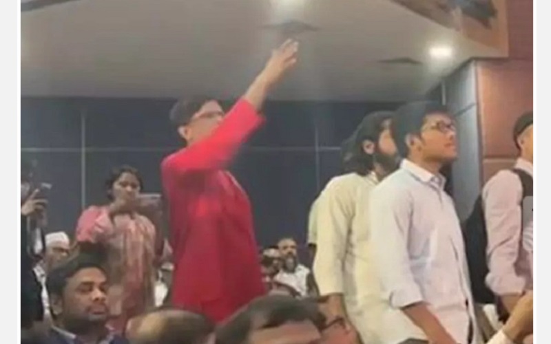 গ্যাসের দাম বাড়ানোর শুনানিতে তুমুল হট্টগোল