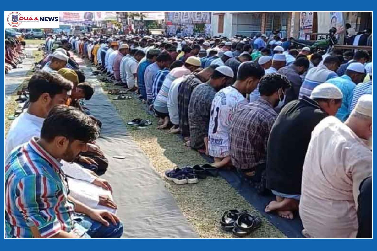 সমাবেশস্থলেই জুমা পড়লেন জাতীয় নাগরিক পার্টির কর্মী-সমর্থকেরা