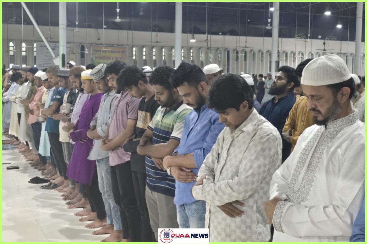 প্রথম তারাবিতে বায়তুল মোকাররমসহ মসজিদে মসজিদে মুসল্লিদের ঢল