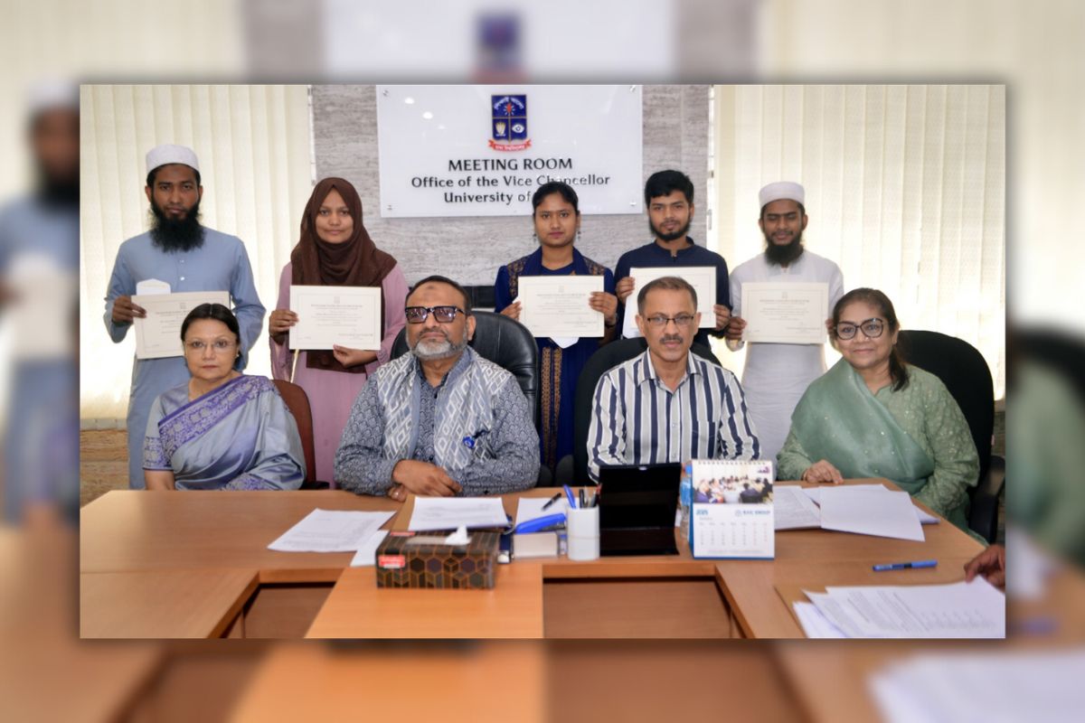 ১ লাখ ৬৬ হাজার টাকা পেলেন ঢাবির ১২ শিক্ষার্থী