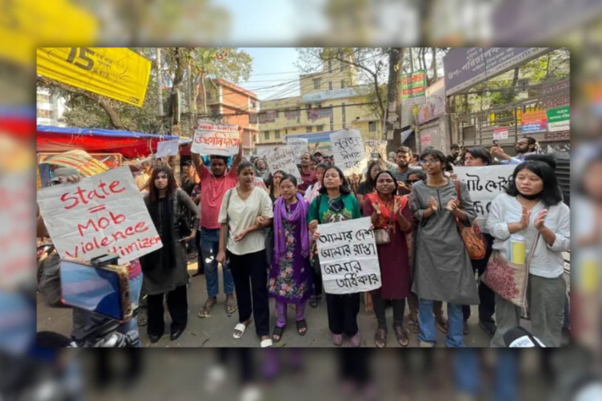 ধূমপান নিয়ে স্বরাষ্ট্র উপদেষ্টার বক্তব্যের প্রতিবাদ, কুশপুত্তলিকা দাহ করে অপসারণ দাবি