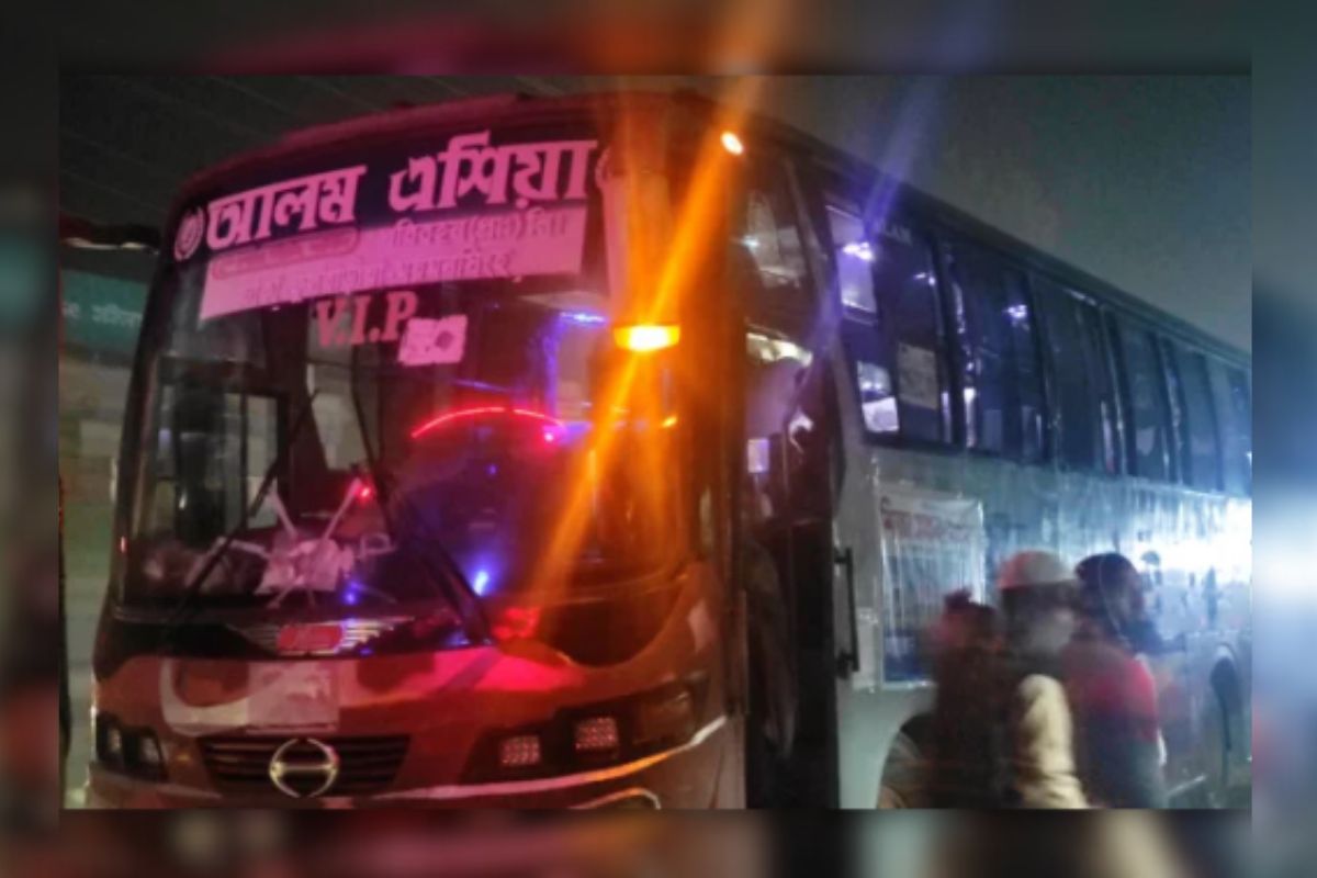 শিক্ষাসফরের বাসে ডাকাতির ঘটনায় গ্রেপ্তার আরও ২