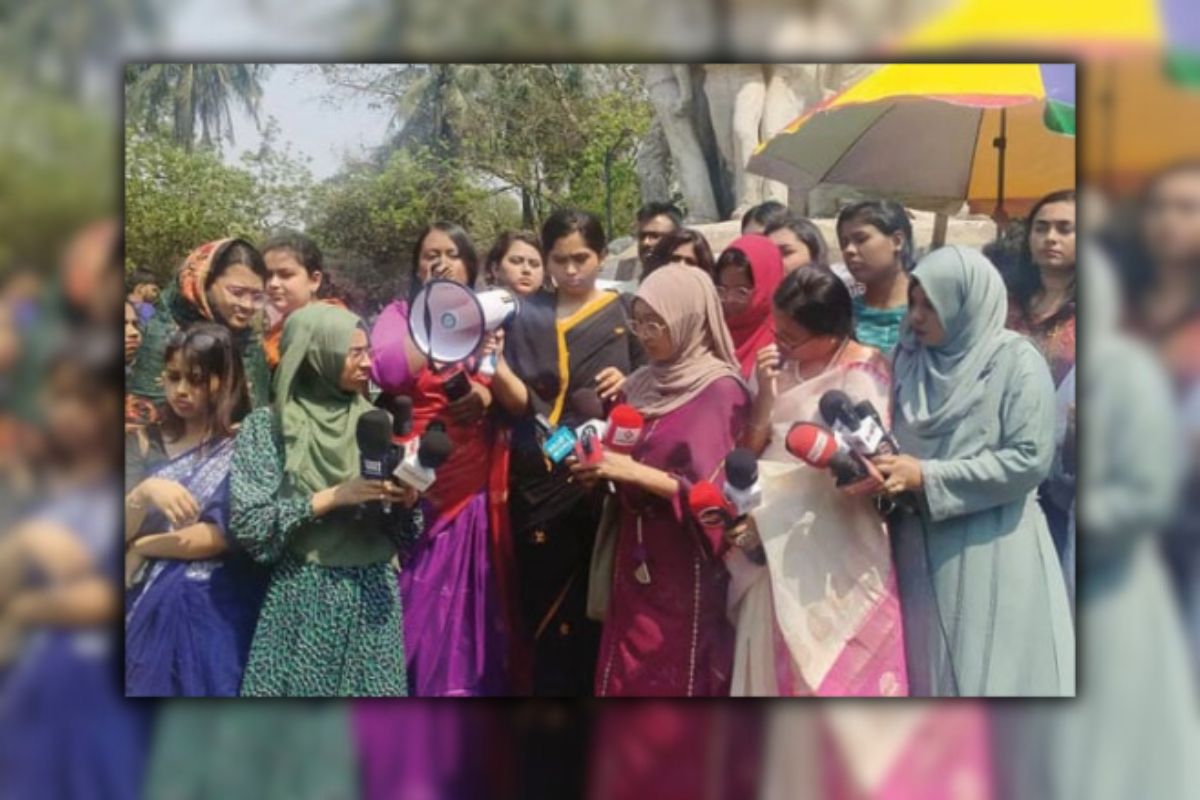 ধর্ষণের দ্রুতবিচার ও কঠোর হওয়ার আহ্বান জানিয়ে ঢাবিতে বিক্ষোভ
