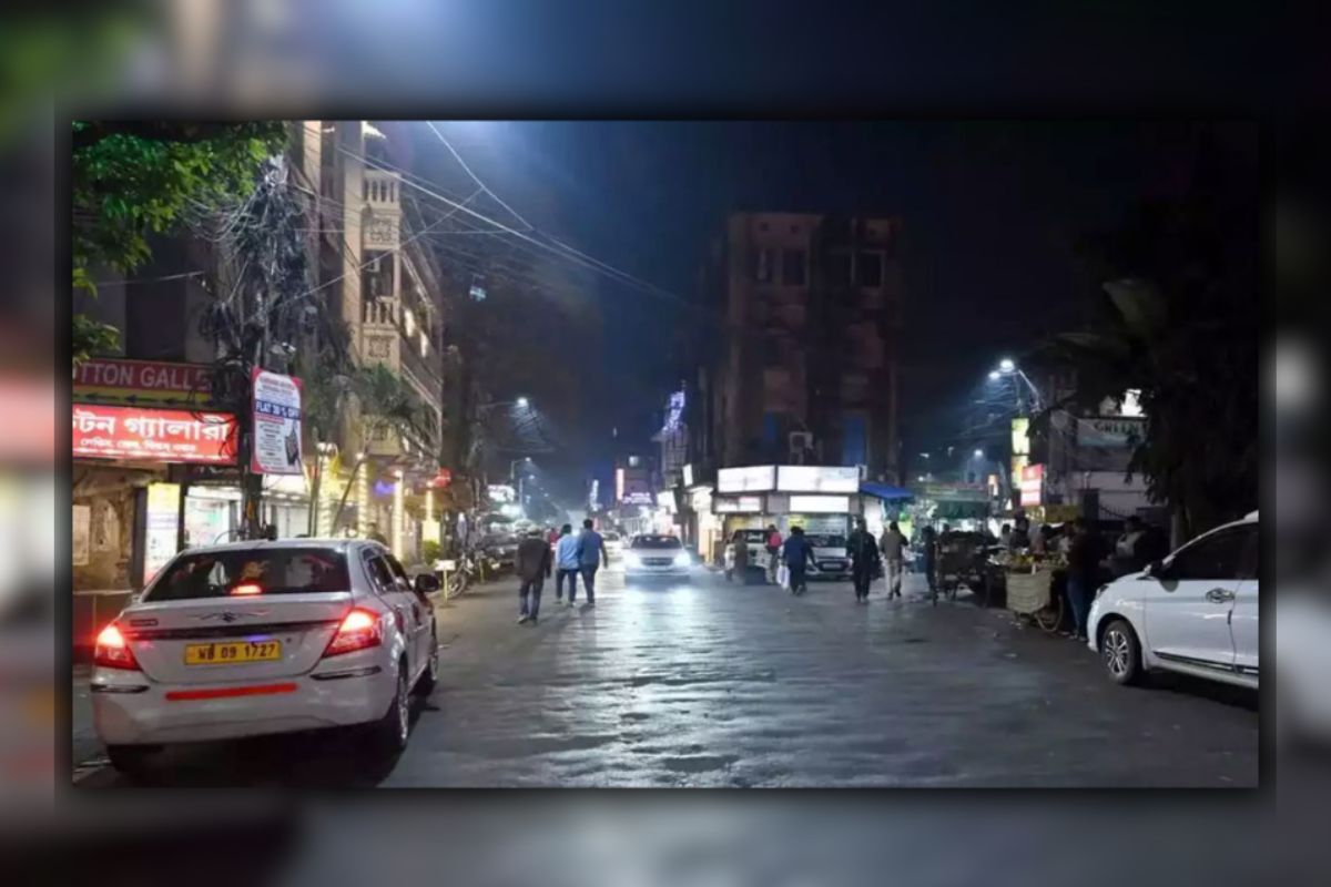 বাংলাদেশি পর্যটক ছাড়া প্রথম রমজান, কলকাতা নিউমার্কেটে বিক্রি নেমেছে অর্ধেকে