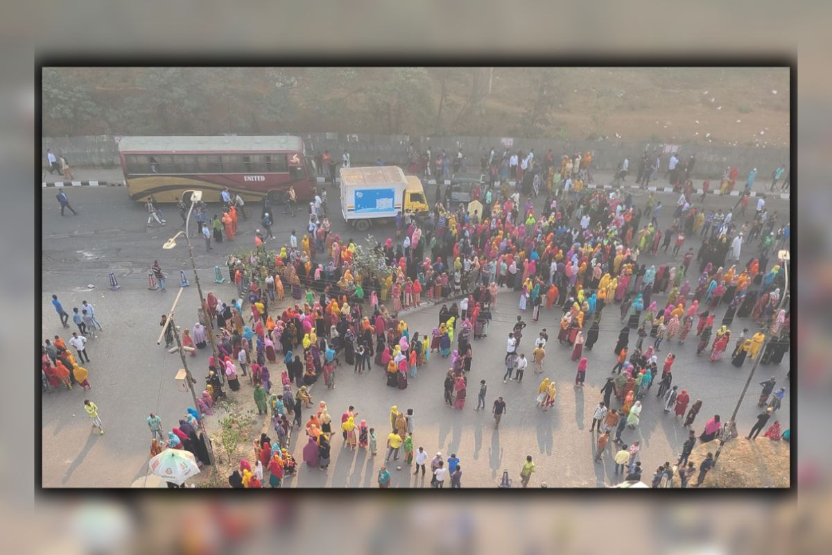 বনানীতে সড়ক দুর্ঘটনায় পোশাকশ্রমিক নিহত, সড়কে বিক্ষোভ