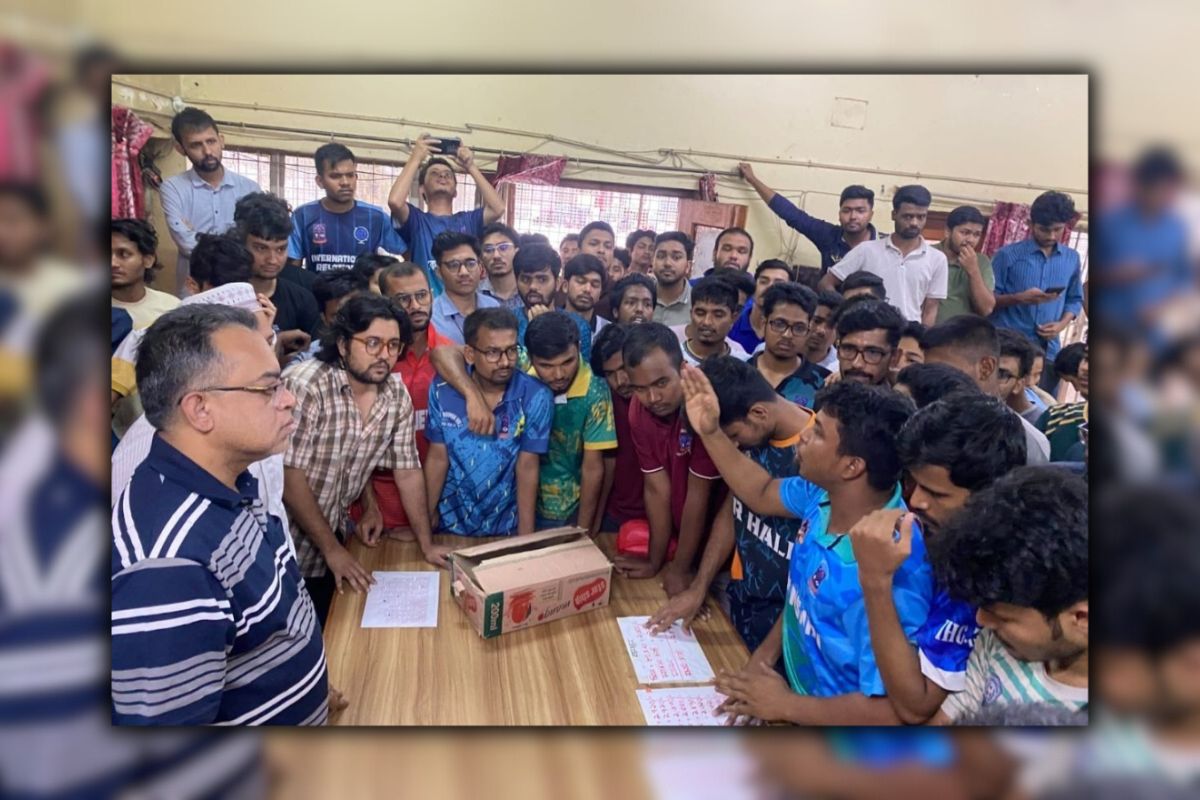 নিম্নমানের ইফতার পরিবেশনের অভিযোগ ঢাবির এফ আর হলে, শিক্ষার্থীদের ক্ষোভ
