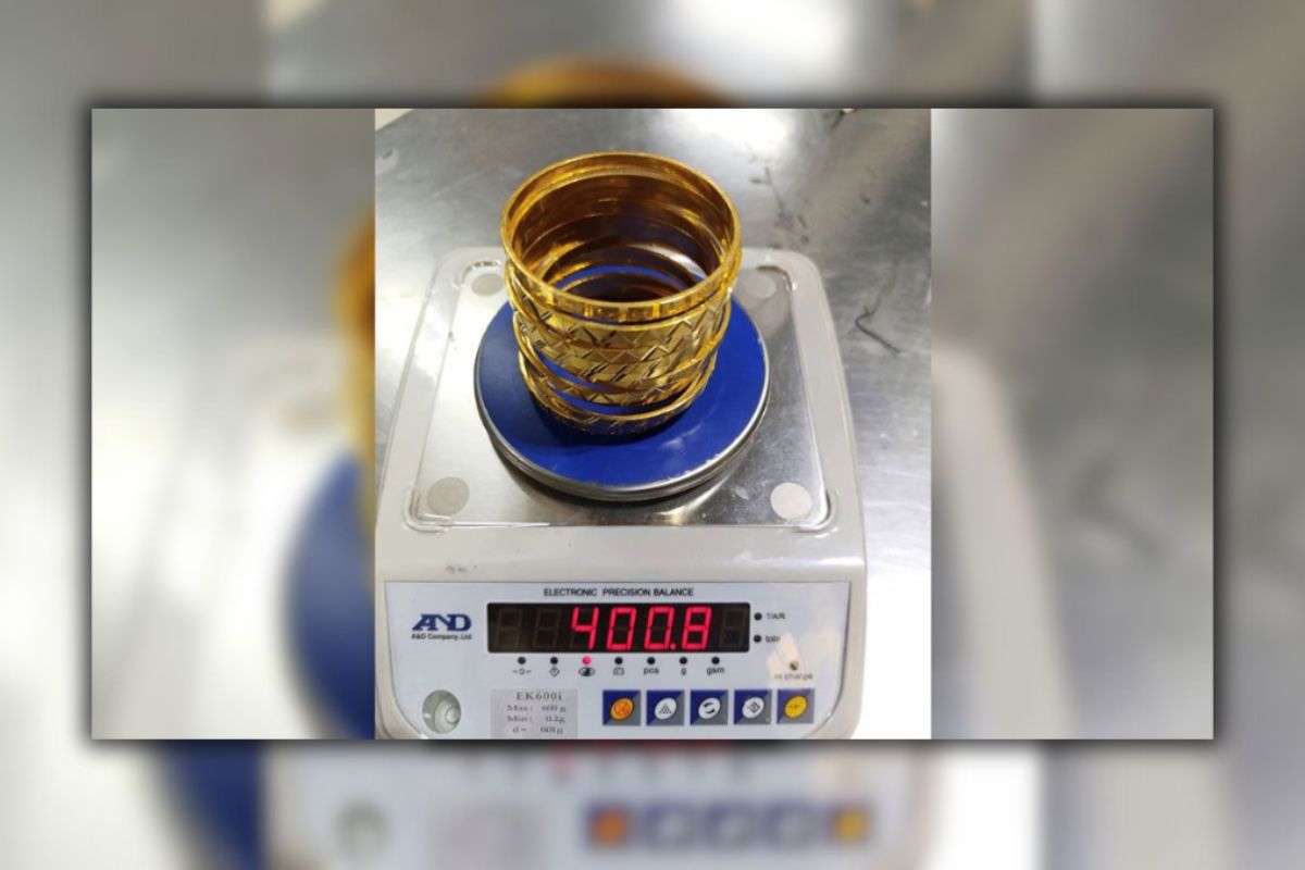 সৌদি ফেরত মুয়াল্লেমের কাছে মিললো ৫০ লাখ টাকার স্বর্ণ