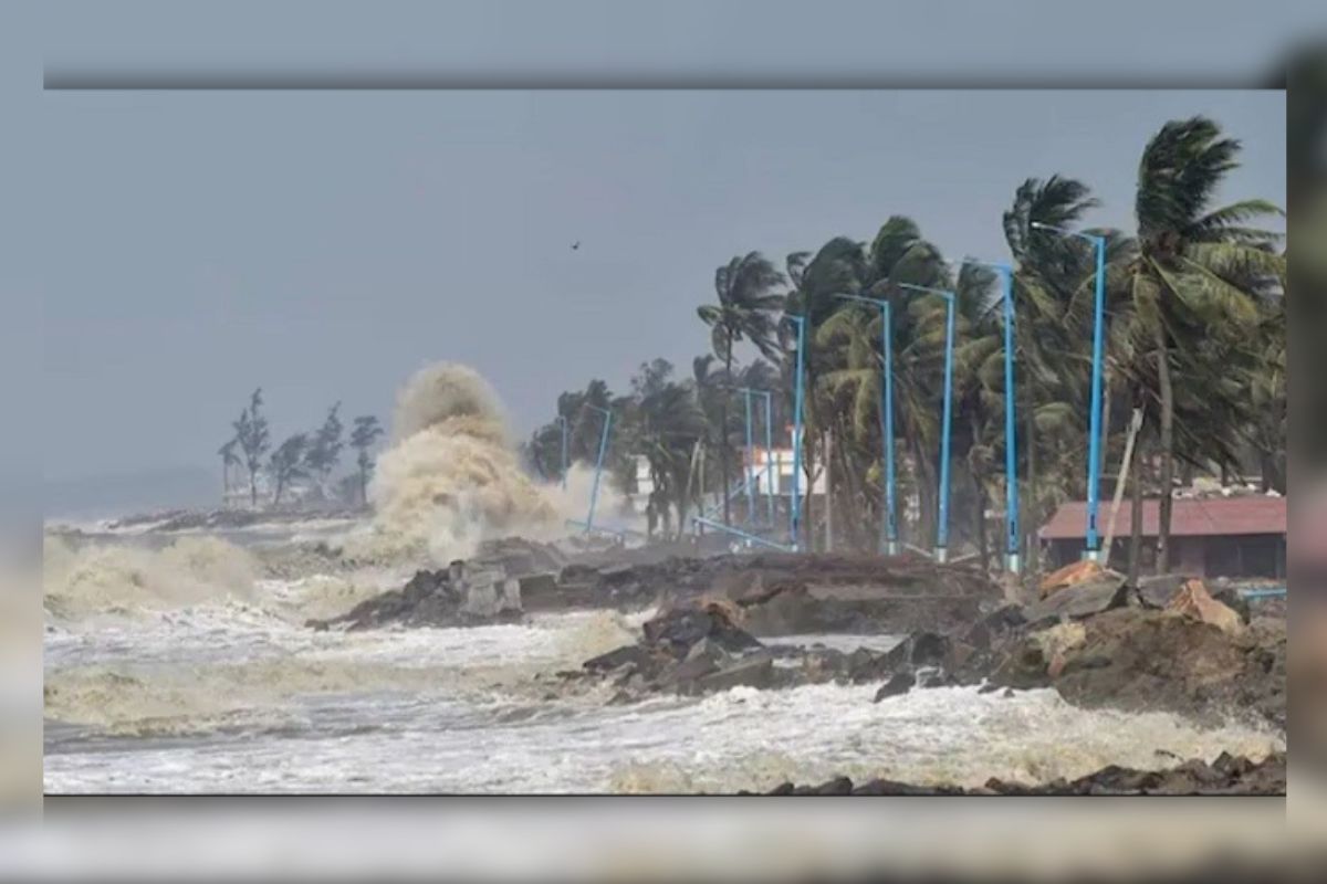 বাংলাদেশ থেকে ভারতে ধেয়ে যাচ্ছে সাইক্লোন, ১৮ রাজ্যে সতর্কতা