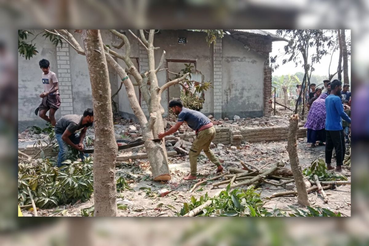 শিশু নির্যাতনের ঘটনায় ফুঁসে উঠলো জনতা, অভিযুক্তের বাড়িতে ধ্বংসযজ্ঞ