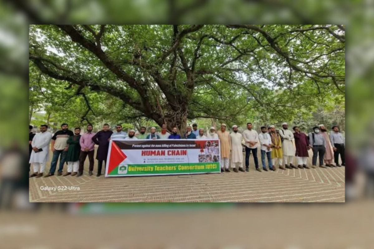 ফিলিস্তিনে গ-ণহ-ত্যার প্রতিবাদে ঢাবিতে শিক্ষক-শিক্ষার্থীদের মানববন্ধন