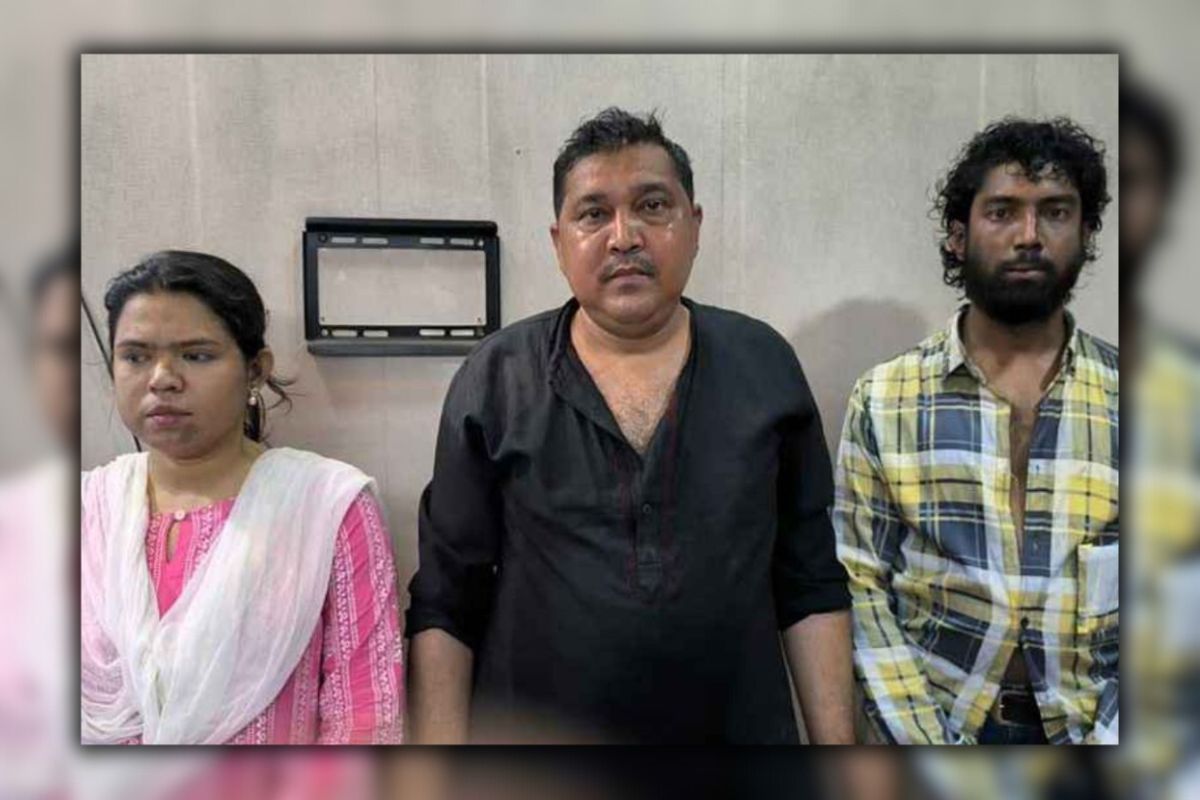 ধানমন্ডিতে আ’লীগের সমর্থনে মিছিল, এক নেত্রীসহ ৩ জনকে থানায় দিল জনতা