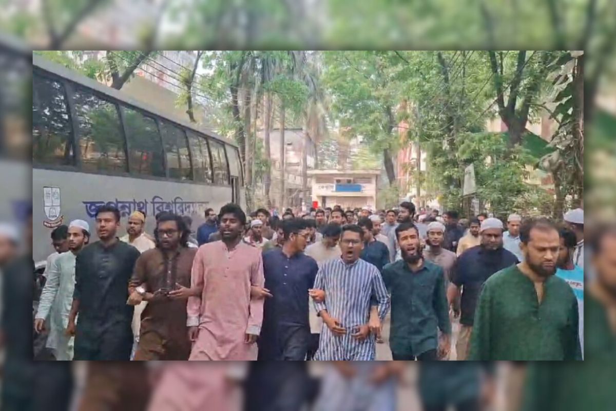 আওয়ামী লীগ নিষিদ্ধের দাবিতে জবিতে বিক্ষোভ মিছিল