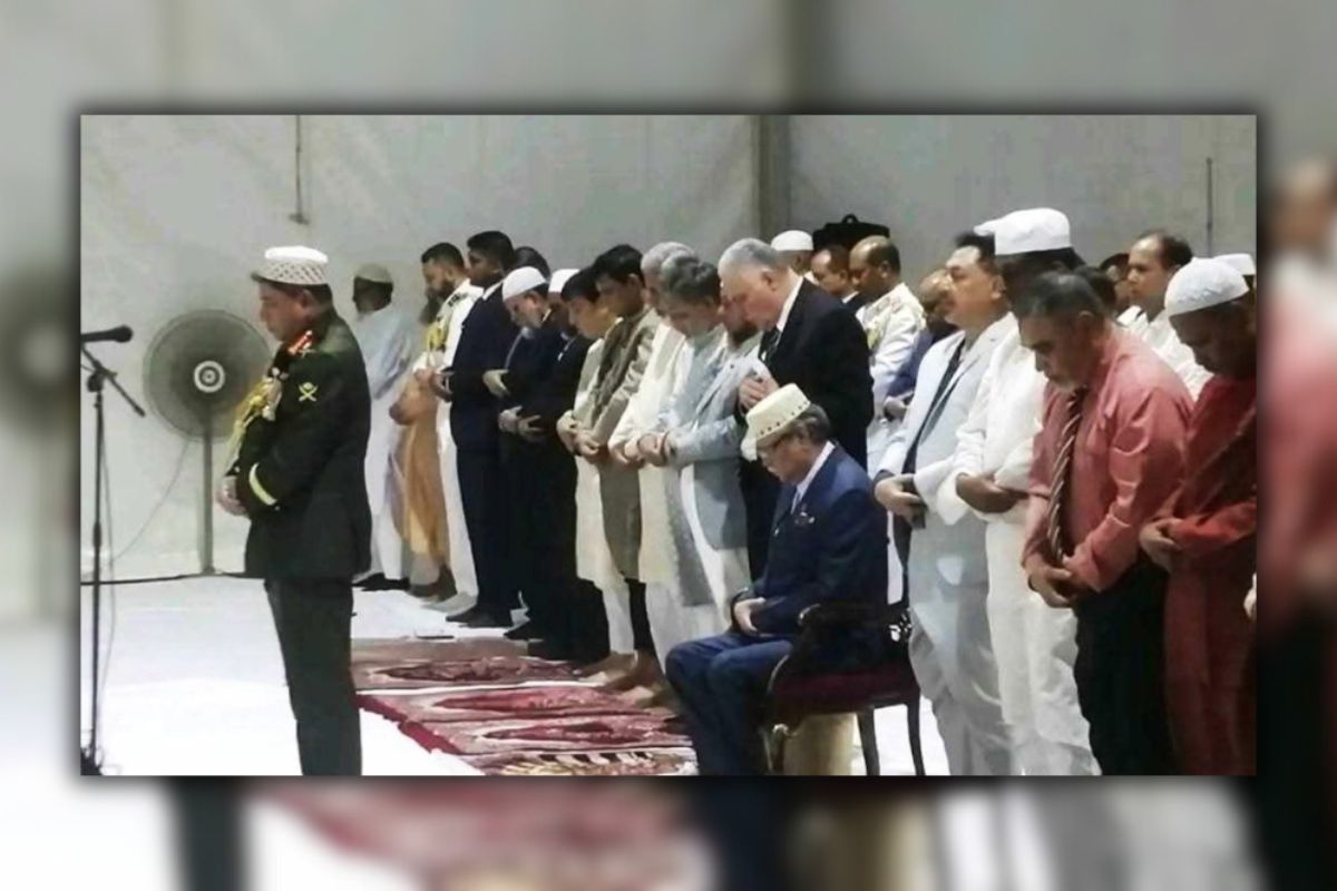 বঙ্গভবনে নামাজে ইমামতি করলেন সেনাপ্রধান