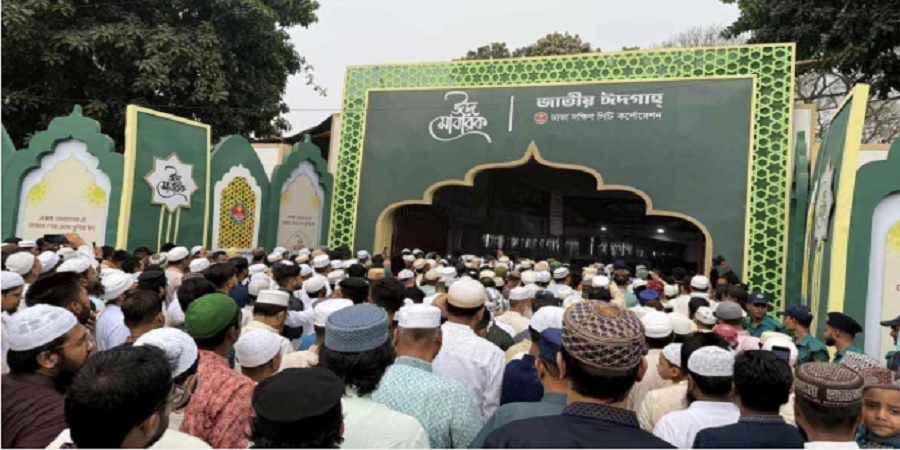 জাতীয় ঈদগাহে ঈদের প্রথম জামাতে মুসল্লিদের ঢল