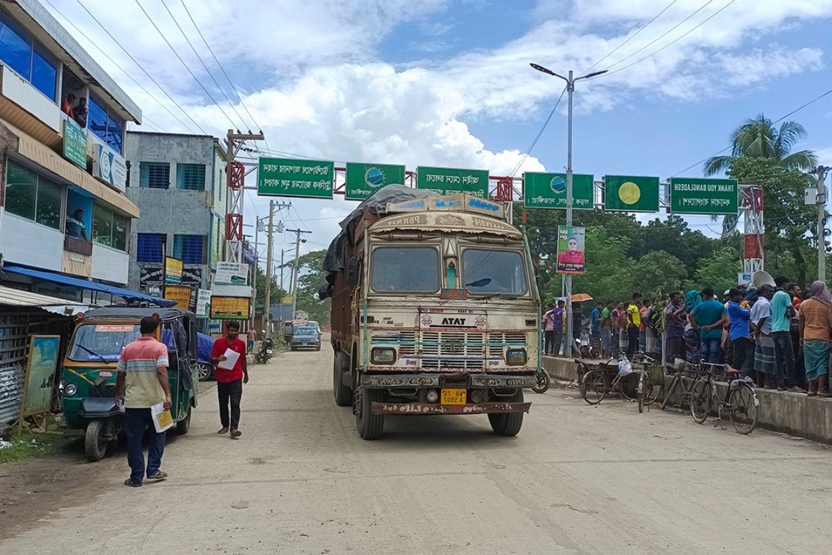 ভোমরা স্থলবন্দর হয়ে আট মাসে ২৪৬৫ কোটি টাকার পণ্য রপ্তানি