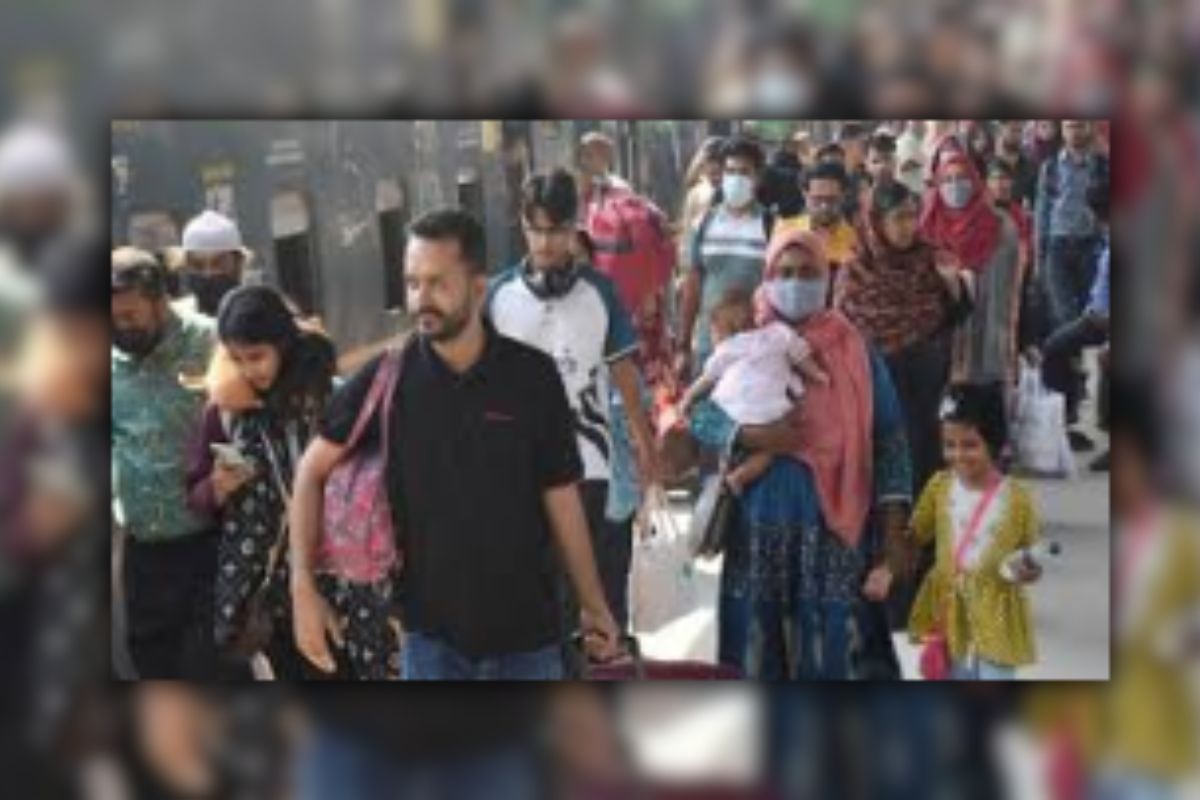 ঈদের ছুটি শেষে স্বস্তিতে ঢাকায় ফিরছে মানুষ
