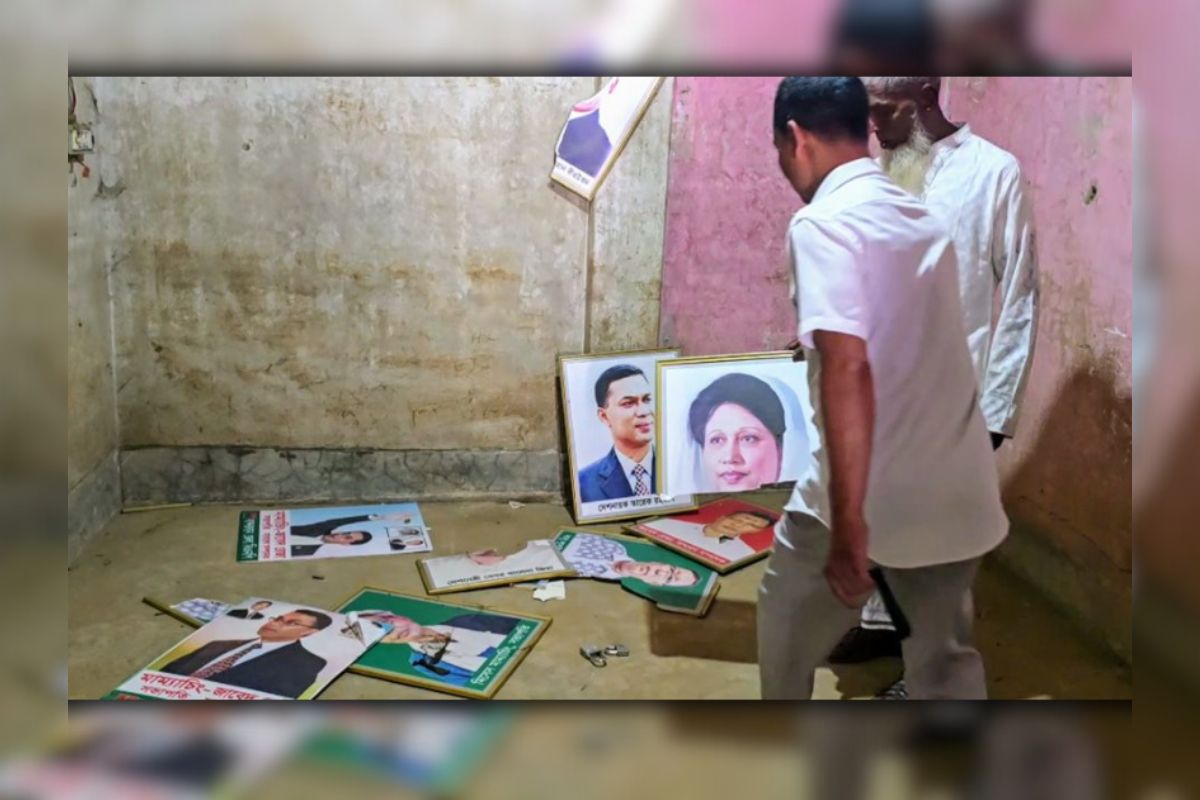‘জয় বাংলা’ স্লোগান দিয়ে বিএনপির অফিস ভাঙচুর-লুট