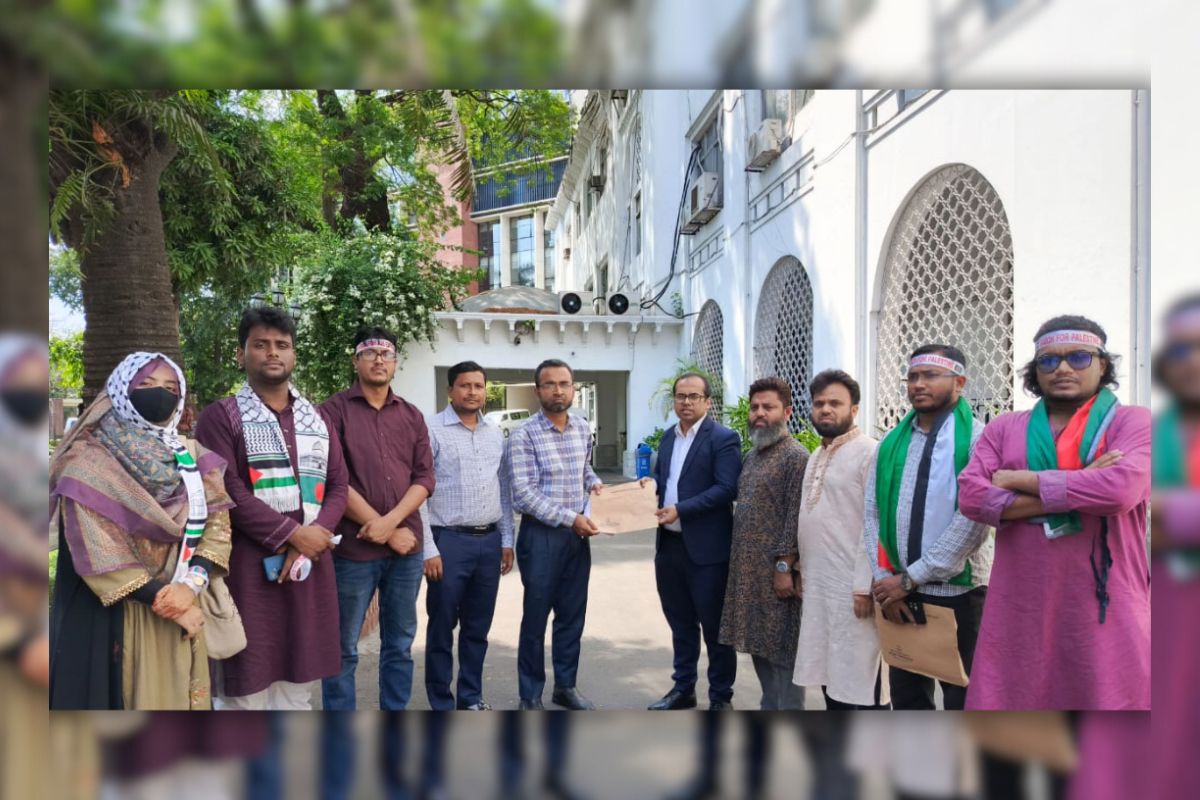 ফিলিস্তিন ইস্যুতে যুক্তরাষ্ট্র-সৌদি দূতাবাসে জবি শিক্ষক-শিক্ষার্থীদের স্মারকলিপি