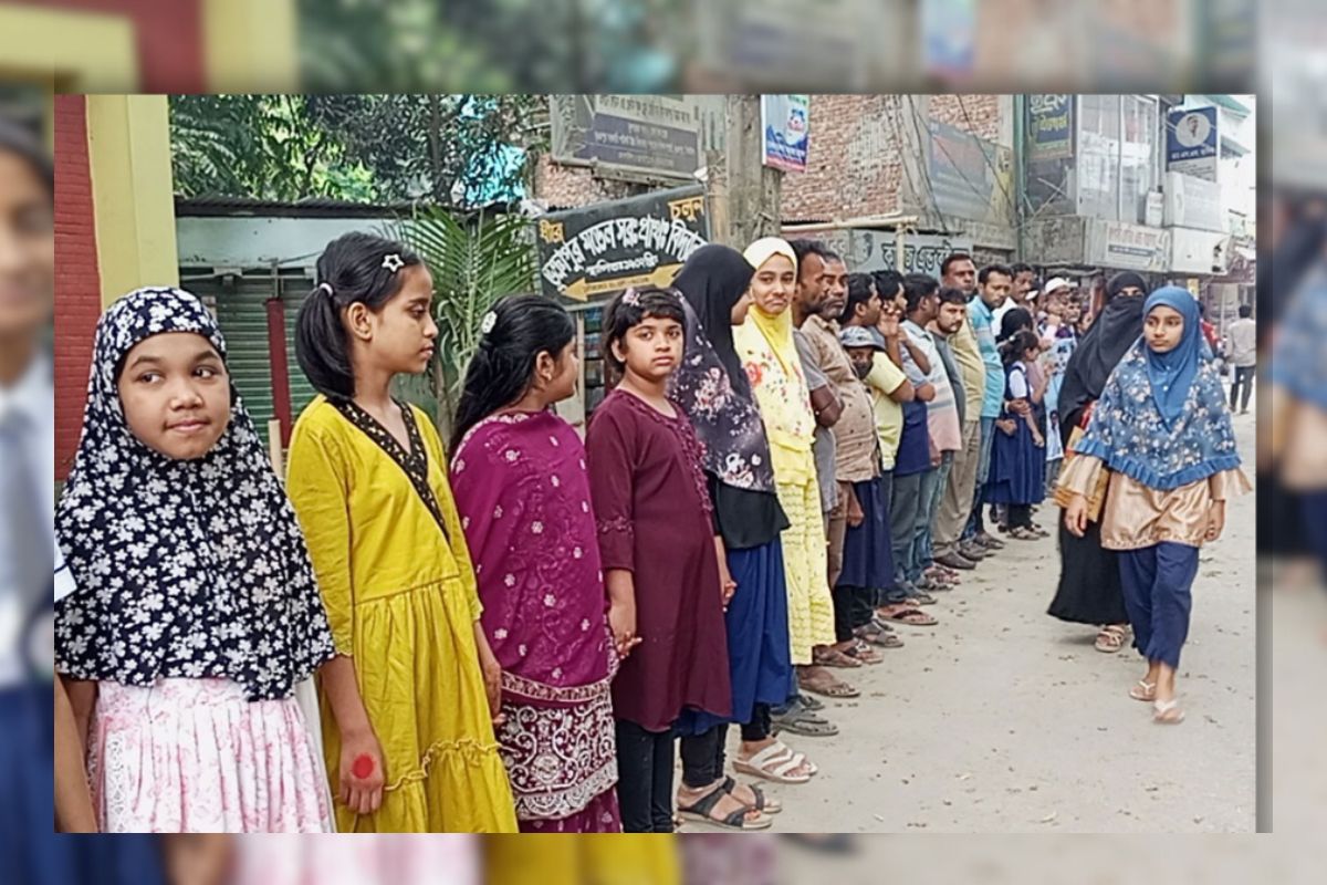ফি’লিস্তিনে নৃ’শংসতার বিরুদ্ধে হি’ন্দু ধ’র্মাবলম্বীদের মানববন্ধন