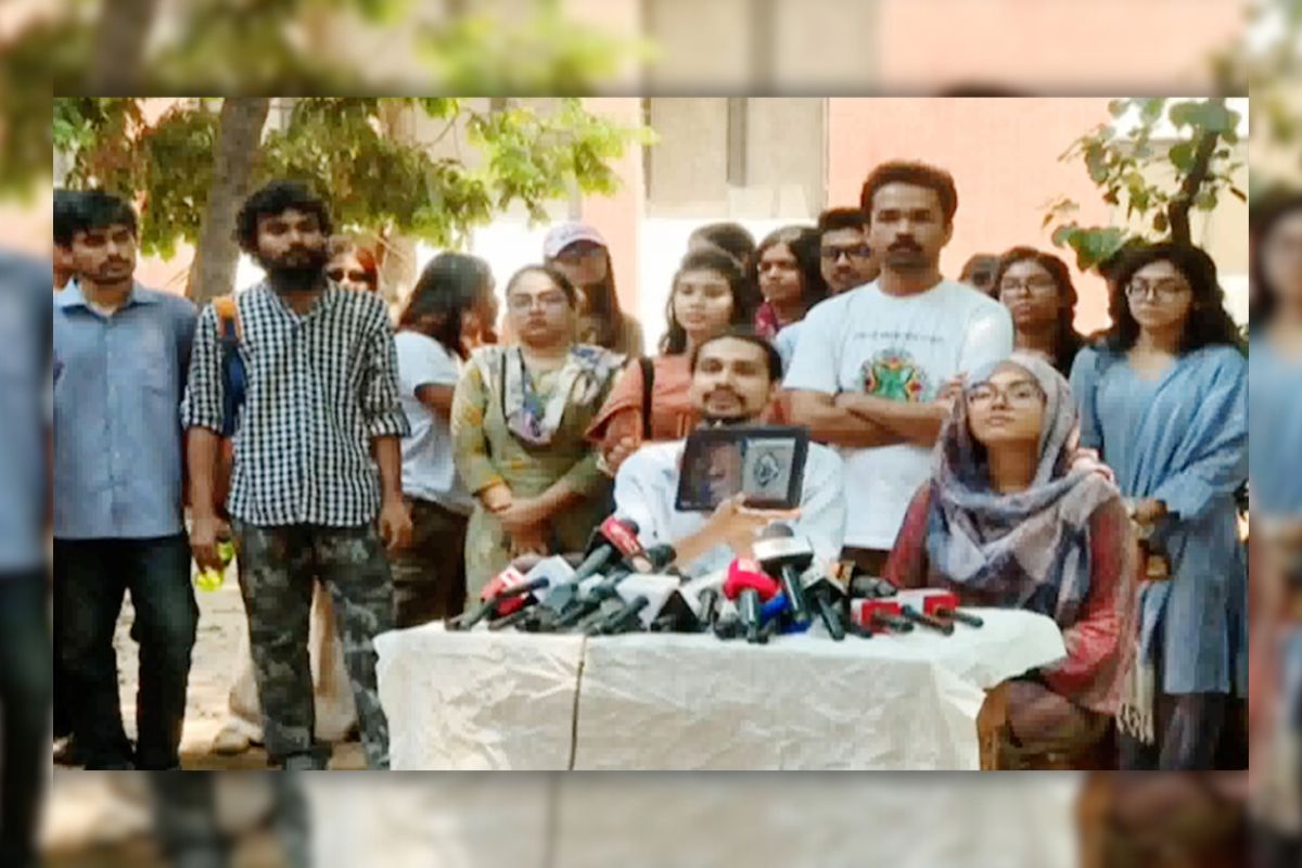 শোভাযাত্রার নাম পরিবর্তন নিয়ে চারুকলার শিক্ষার্থীদের যে অভিযোগ