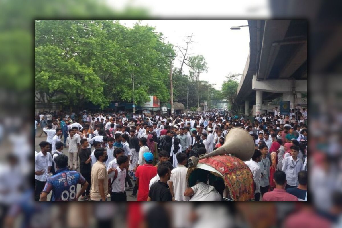 সড়ক অবরোধে পলিটেকনিক শিক্ষার্থীরা, ৬ দফা দাবিতে আন্দোলন