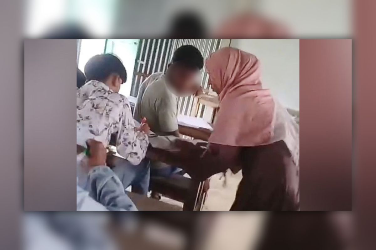 বই দেখে এসএসসি পরীক্ষা: তিন শিক্ষককে অব্যাহতি
