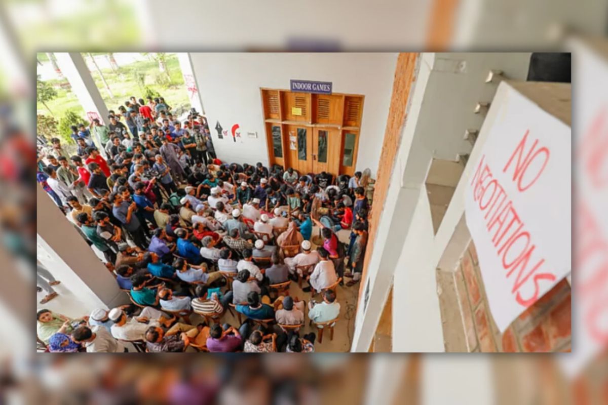 কুয়েটে আন্দোলনকারী শিক্ষার্থীদের আমরণ অনশন শুরু