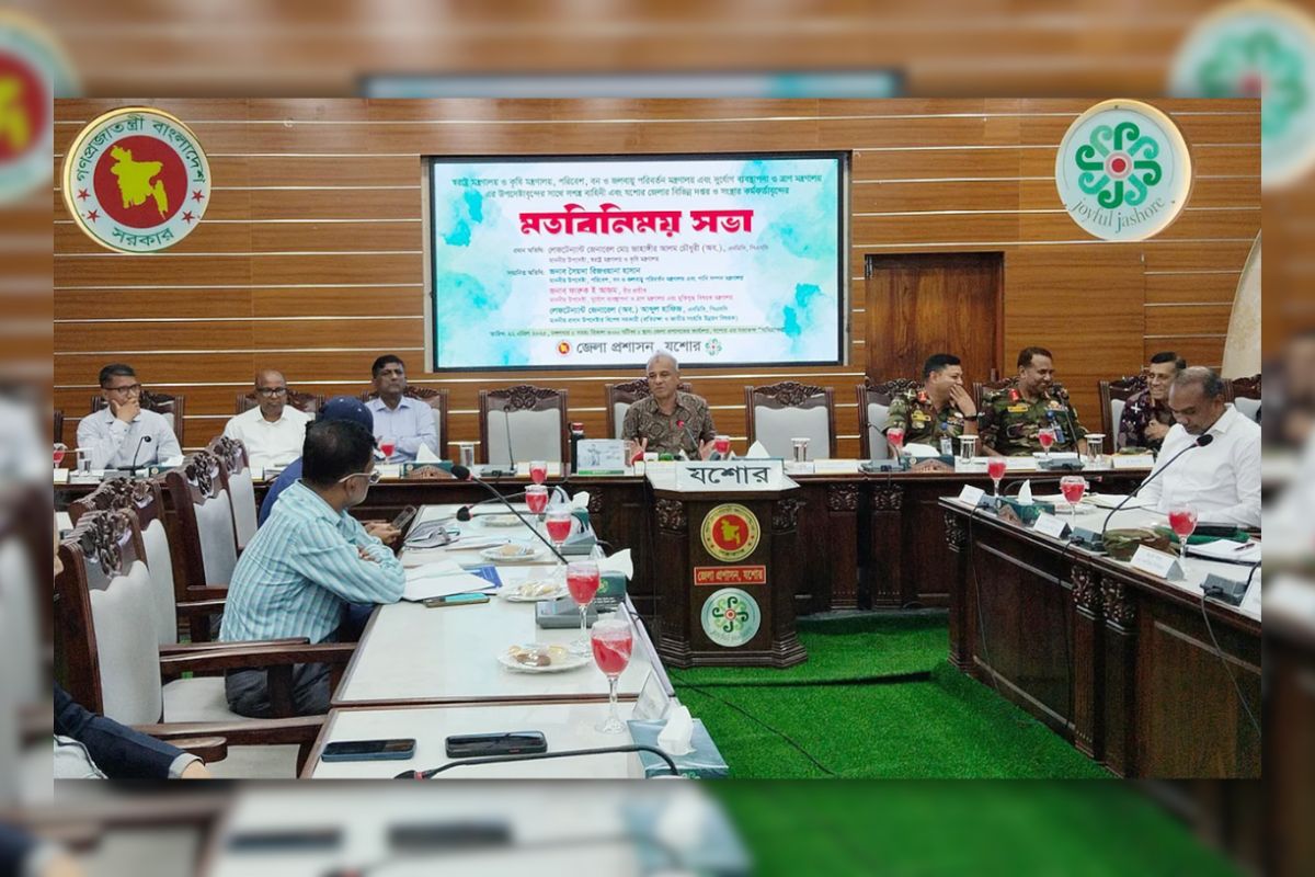 পুলিশে তেলবাজি ব্যবস্থা ফেরার চেষ্টা হচ্ছে: স্বরাষ্ট্র উপদেষ্টা