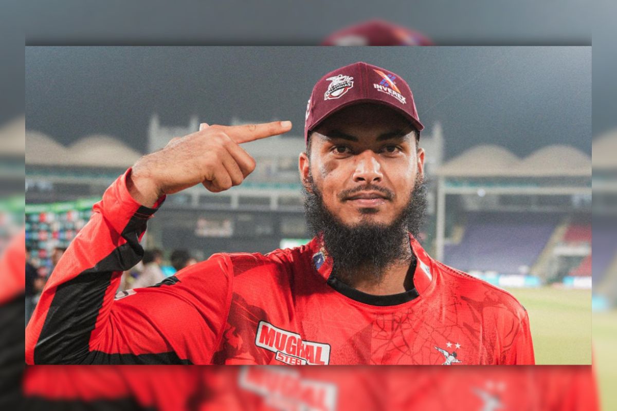 টসে হেরে বোলিংয়ে রিশাদের লাহোর কালান্দার্স