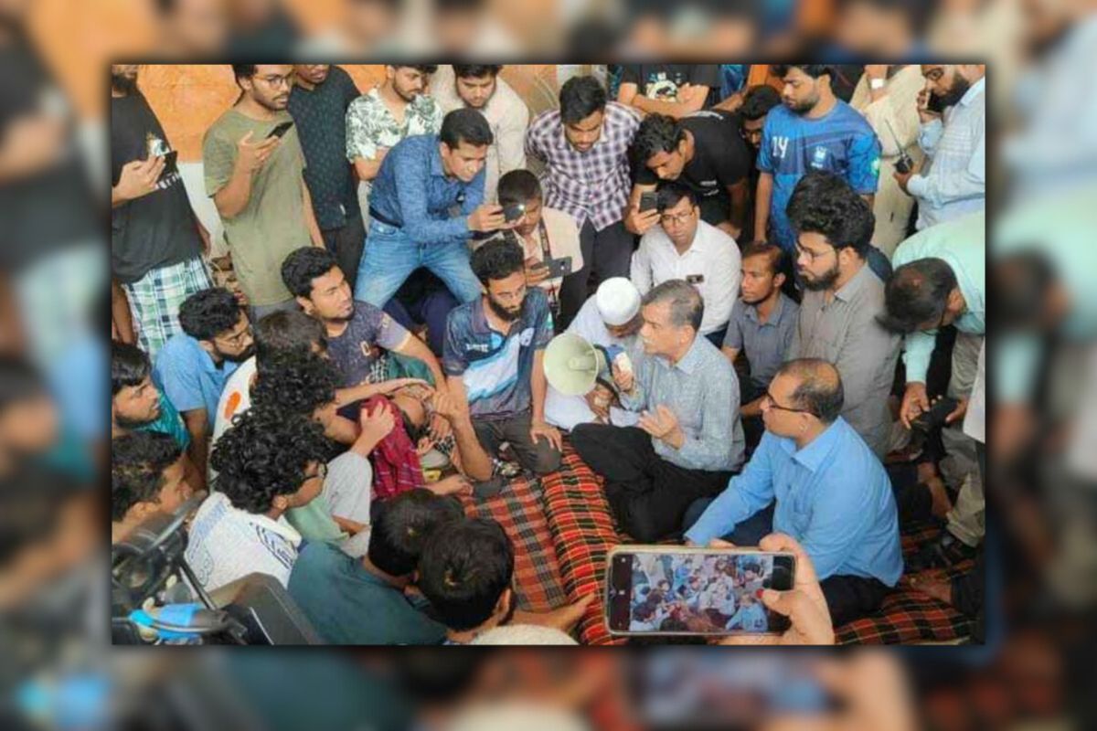 কুয়েটে অনশনরত শিক্ষার্থীদের খোঁজ নিতে ক্যাম্পাসে শিক্ষা উপদেষ্টা