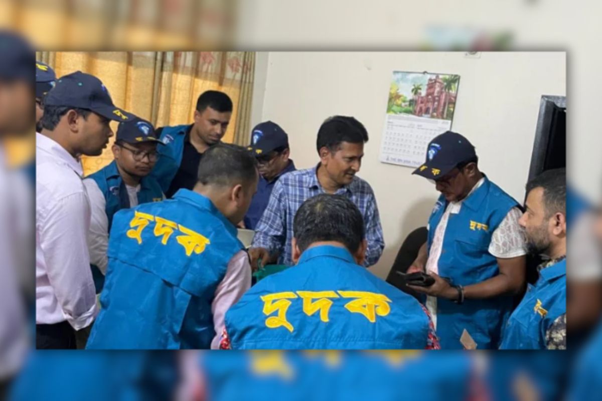 ঘুষ গ্রহণকালে হাতেনাতে গ্রেফতার ডিএসসিসির ওয়ার্ড সচিব