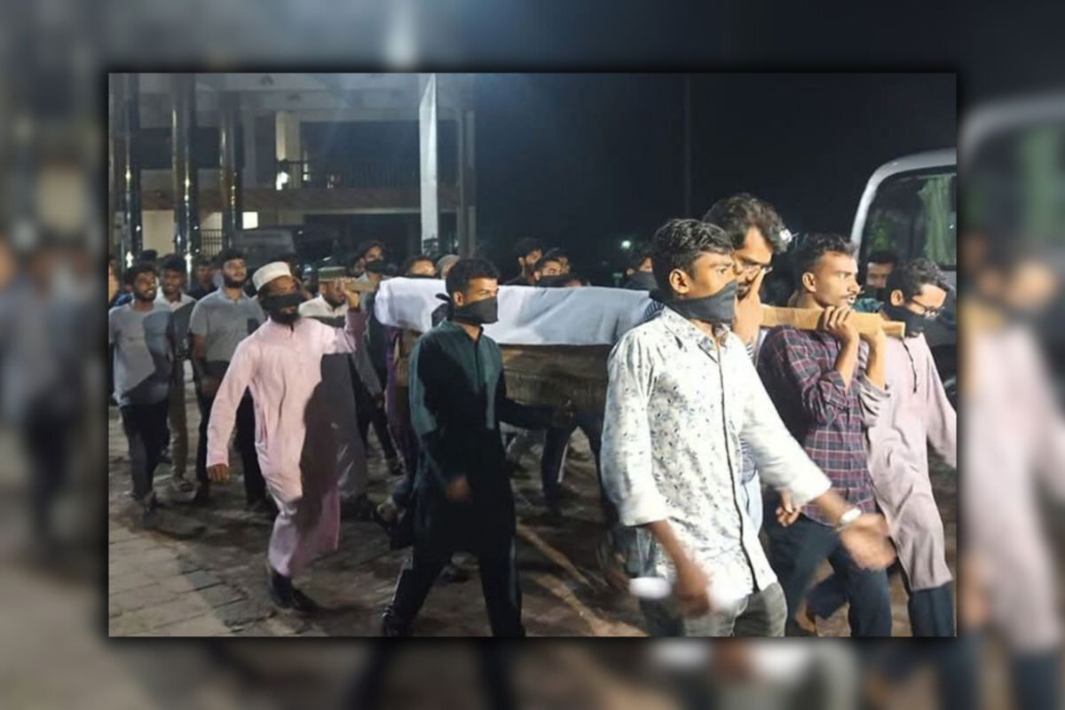 ববি প্রশাসনকে ‘মৃত’ ঘোষণা করে কফিন মিছিল শিক্ষার্থীদের