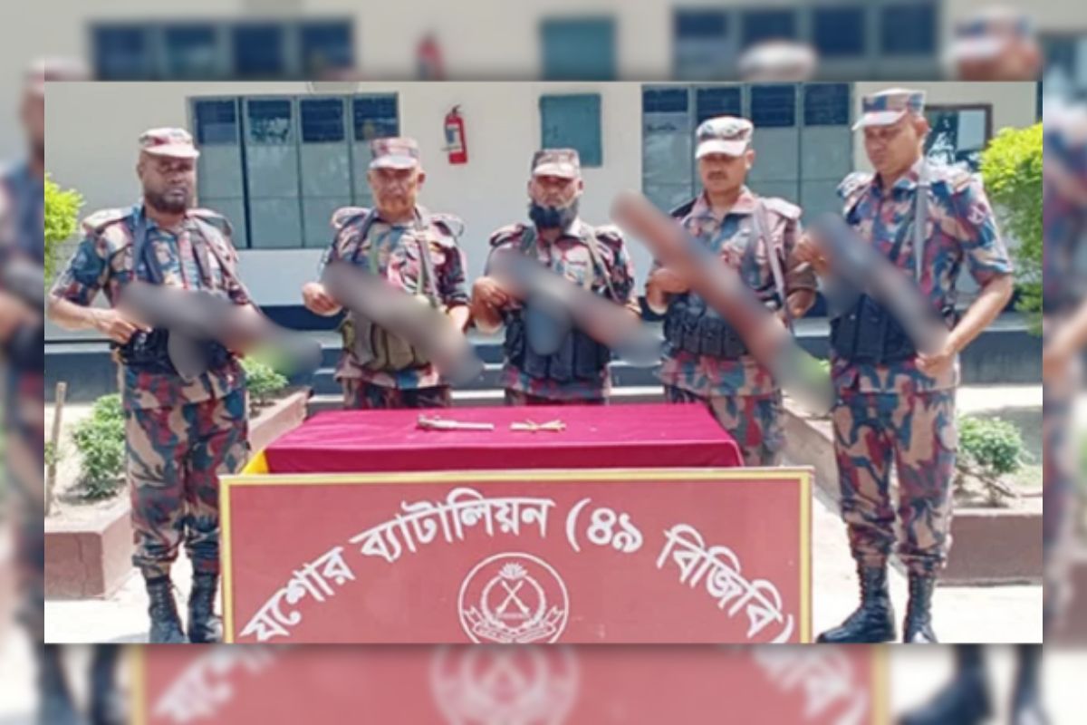 বেনাপোল থেকে উদ্ধার ভারতের সরকারি কারখানার গু’লি