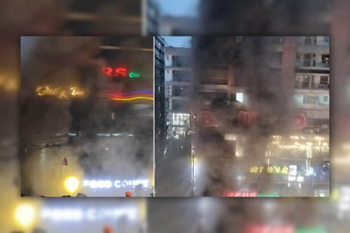 রাজধানীর বেইলি রোডে বহুতল ভবনে আগুন
