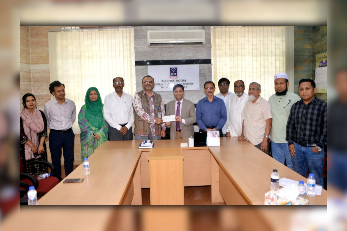 সরকারের ওপর অর্থনৈতিক নির্ভরতা কমাতে চাই : ঢাবি উপাচার্য