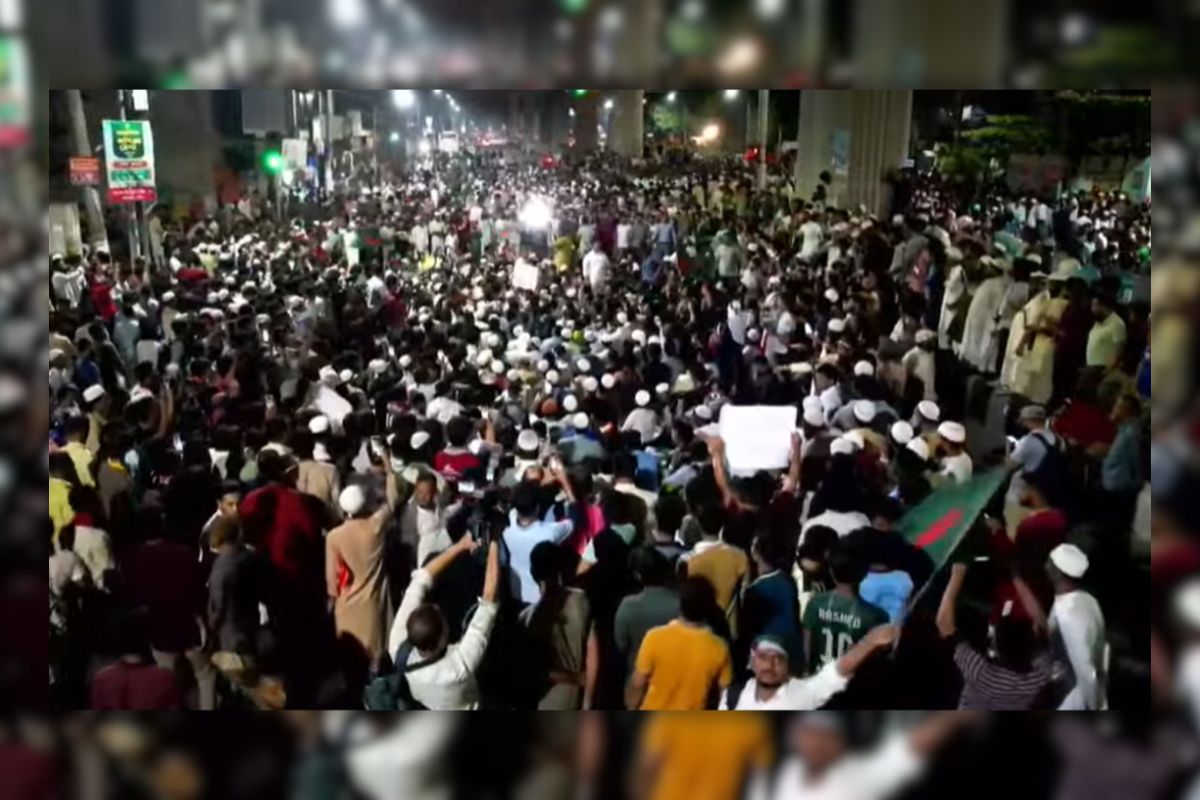 শাহবাগ ছেড়ে ইন্টারকন্টিনেন্টাল মোড়ে আন্দোলনকারীরা