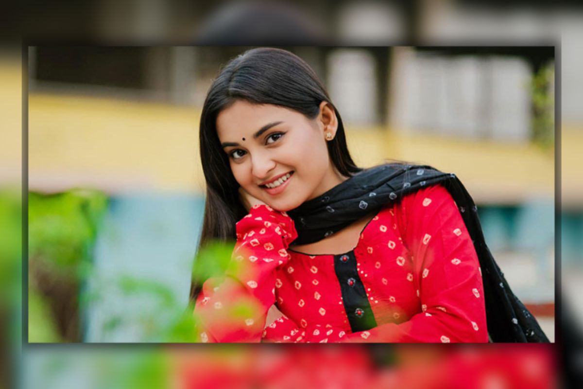 আহত হয়ে হাসপাতালে তটিনী