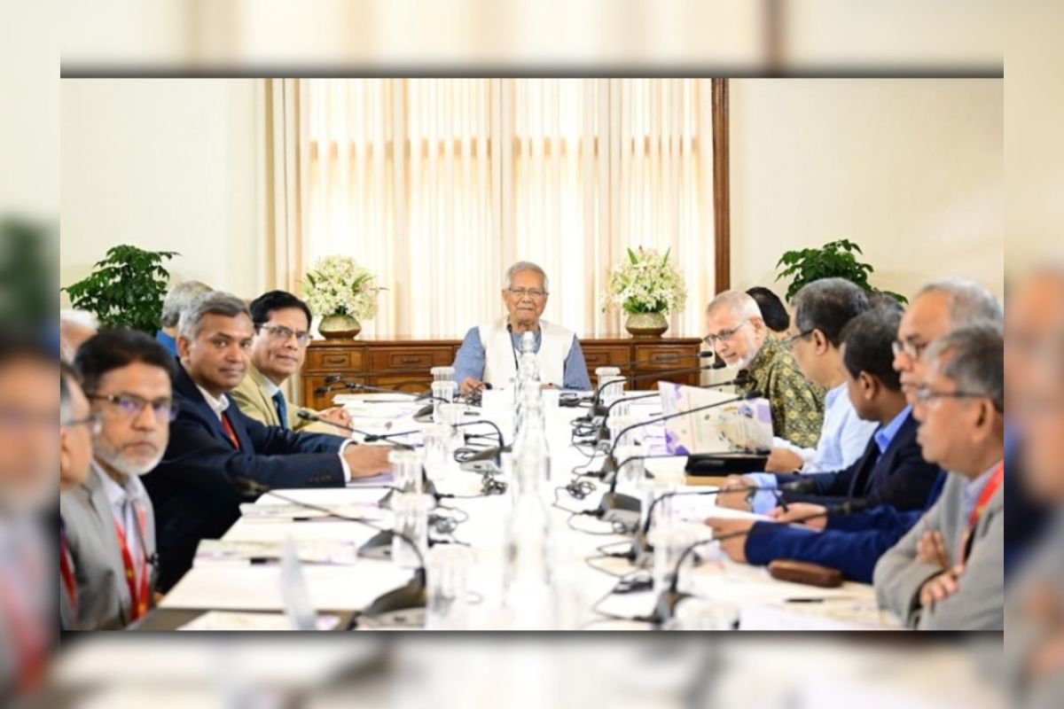 উচ্চপর্যায়ের বৈঠকে প্রধান উপদেষ্টার জরুরি আহ্বান