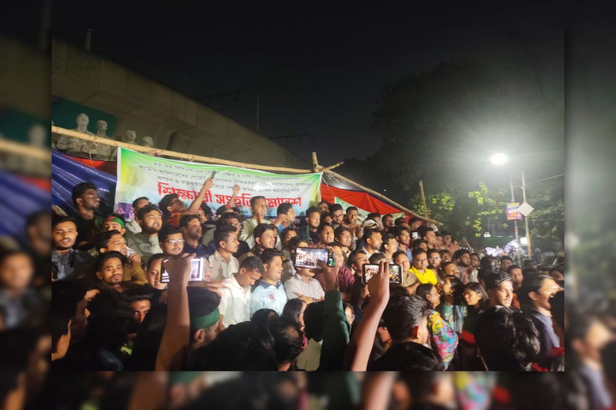 ঢাবিতে একসাথে জাতীয় সংগীত গাইল ছাত্রদল-বাগছাস-বাম