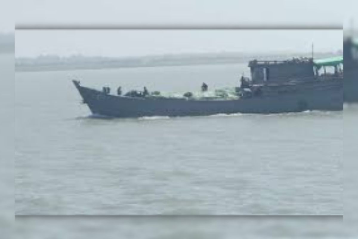 গু-লি করে জেলেদের ধ’রে নিয়ে গেল আরাকান আর্মি