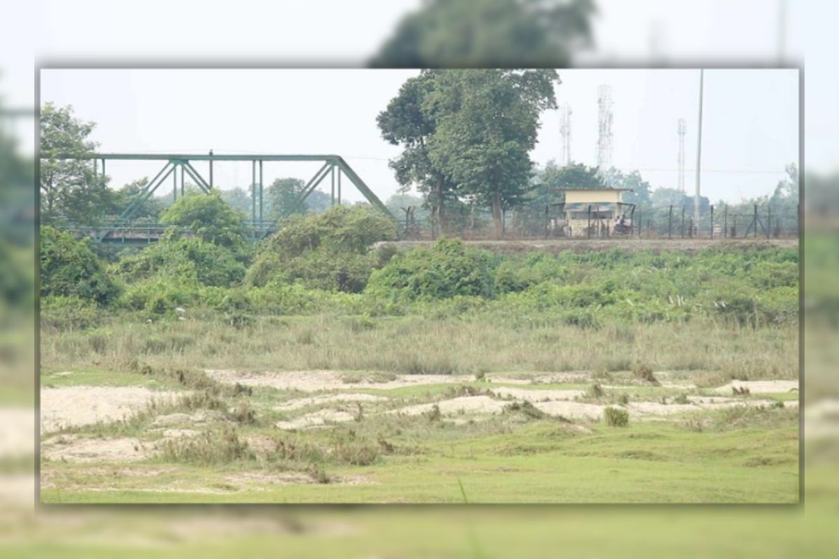 শূন্যরেখা থেকে বাংলাদেশিকে ধরে নিয়ে গেল বিএসএফ