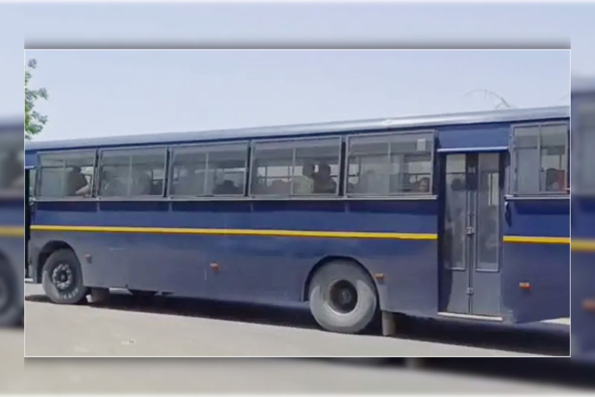 বাংলাদেশে পাঠাতে ১৪৮ জনকে আনা হল কলকাতায়